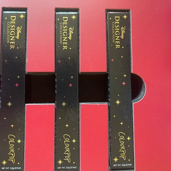 NIB. Disney Designer Collection Makeup Set with Gold and Black Packaging - Picture 5 of 8